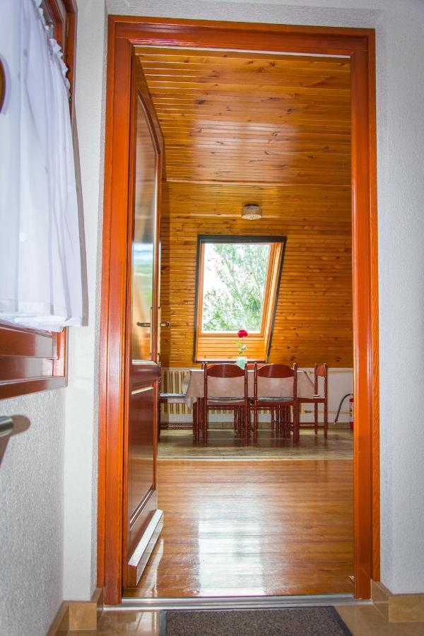 Huszar Vendeghaz Apartment Orvenyes Exterior foto