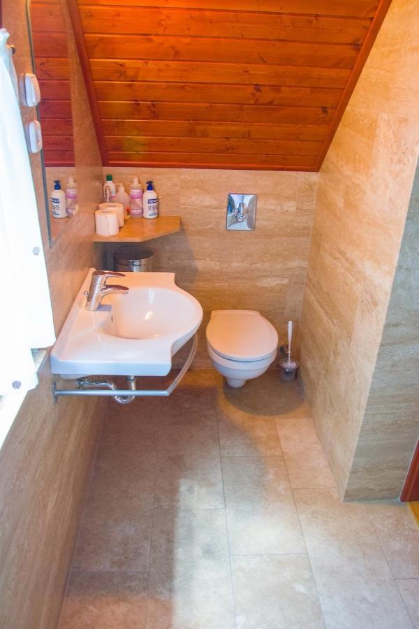 Huszar Vendeghaz Apartment Orvenyes Exterior foto