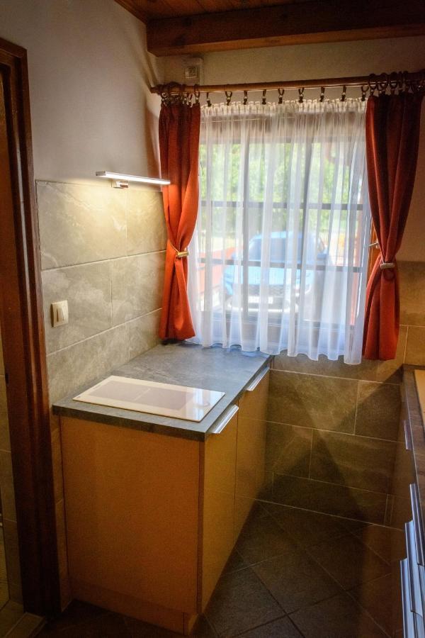 Huszar Vendeghaz Apartment Orvenyes Exterior foto