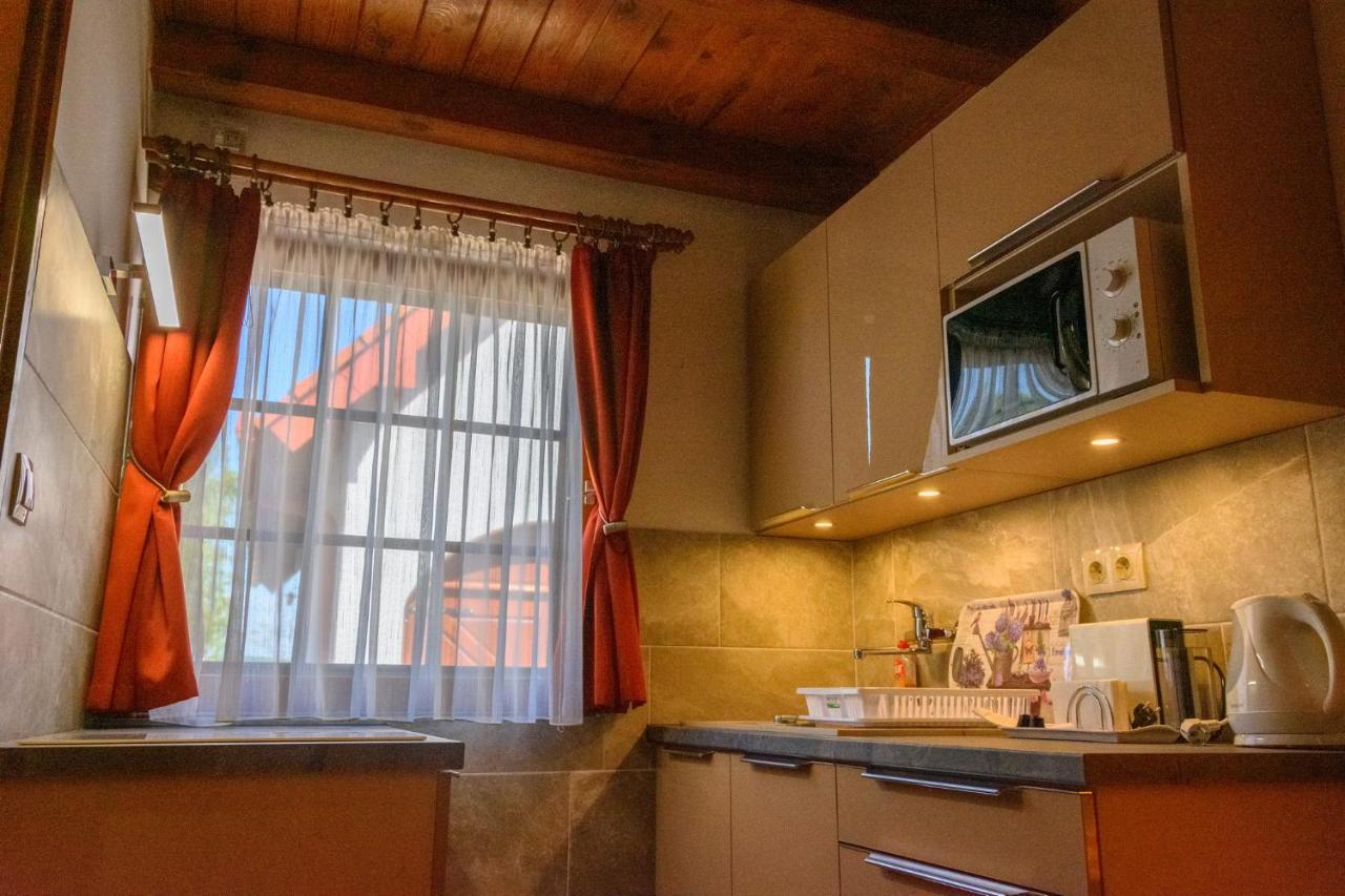 Huszar Vendeghaz Apartment Orvenyes Exterior foto