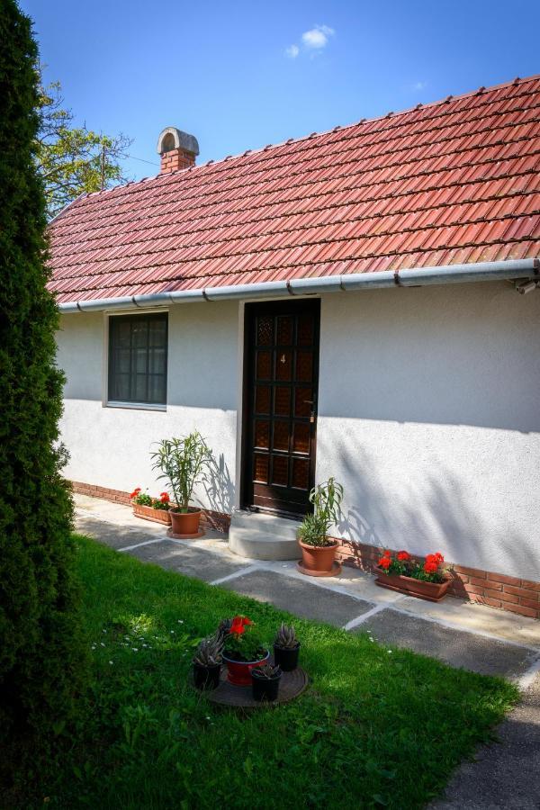 Huszar Vendeghaz Apartment Orvenyes Exterior foto